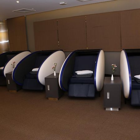 Aviserv Lounge Hotel Mumbai Bagian luar foto