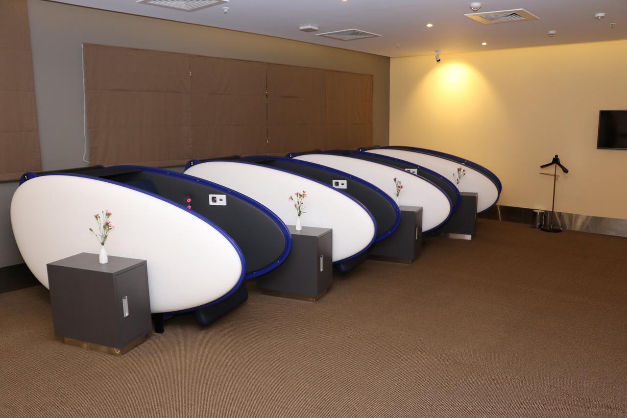 Aviserv Lounge Hotel Mumbai Bagian luar foto