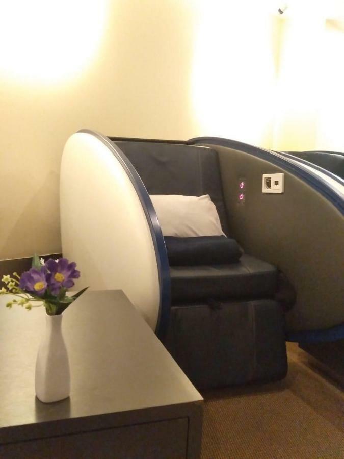 Aviserv Lounge Hotel Mumbai Bagian luar foto